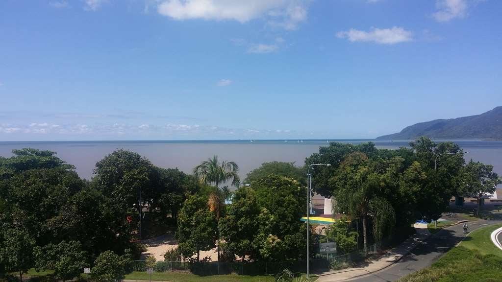 Cairns Plaza Hotel Зручності фото