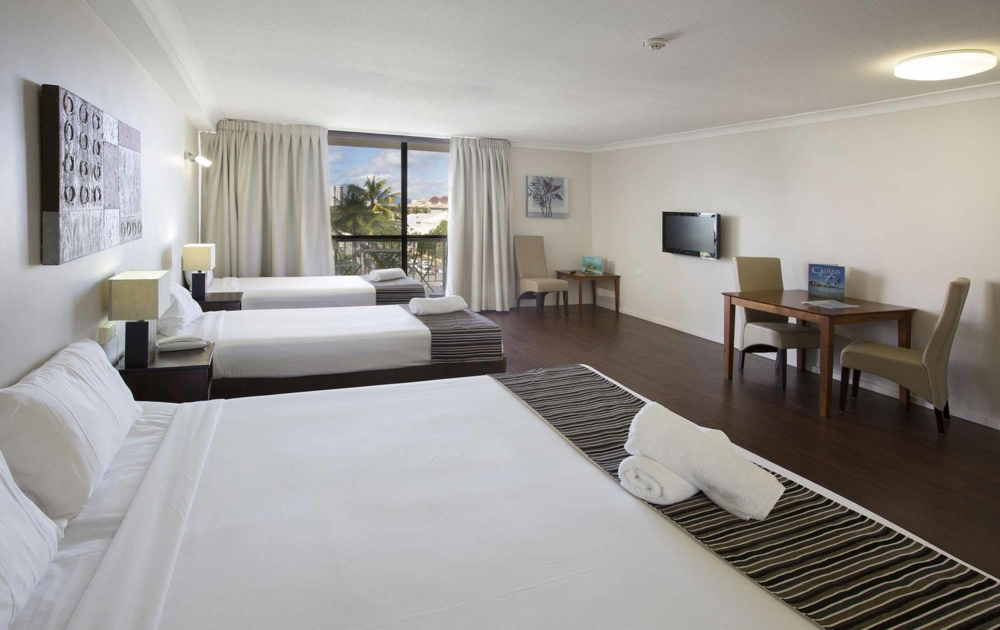 Cairns Plaza Hotel Екстер'єр фото