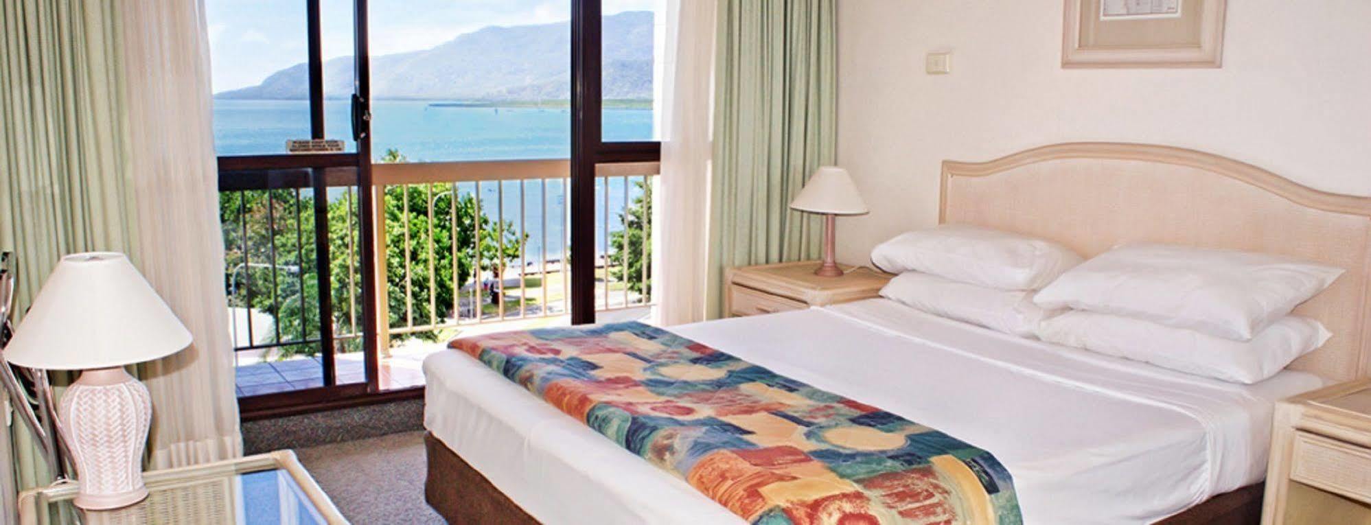 Cairns Plaza Hotel Екстер'єр фото